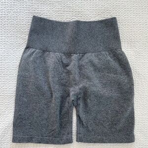 NVGTN Seamless Scrunch Short